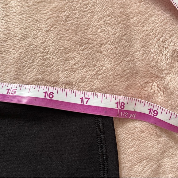 Lululemon crop leggings size 6 - Picture 7 of 10